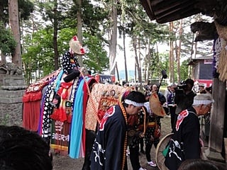 行進の前の神事です、おごそかに…